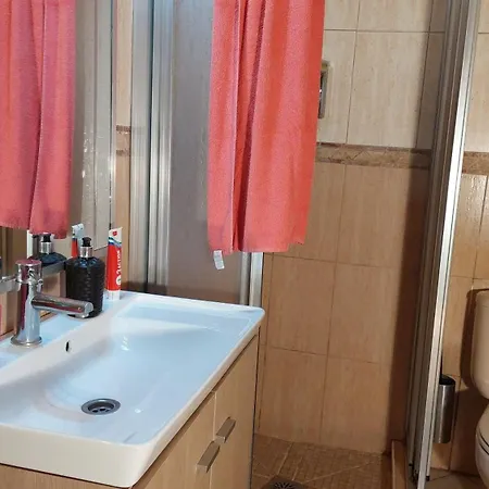 Apartamentos-monasterio-de-san-antonio-guenstiges-apartment-zur-strasse Апартаменты